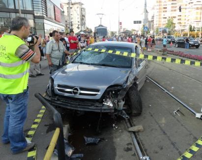 Accident teribil în Centrul Civic: Un Opel a spulberat doi pietoni! (FOTO / VIDEO)